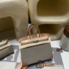 30cm Birkin with Waffle Stitch – The appeal lies in its rare design, so you’ll rarely see the same style when you go out! Color: 37/Gold