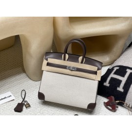 25cm Birkin (Fabric & Swift Leather) – Color: 46 Ebene The canvas material creates a more youthful atmosphere and is lighter and easier to use compared to full-leather versions, which is its key feature.