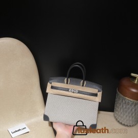 25cm Birkin (Canvas & Swift Leather) – Color: 2Z/Blue Nuit – The canvas part gives a youthful impression and is lighter than full-leather versions.