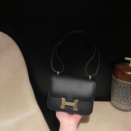 3Q/Rose Sakura  Gold HardwareNew Constance Mini Constance 19cm ChevreChevre