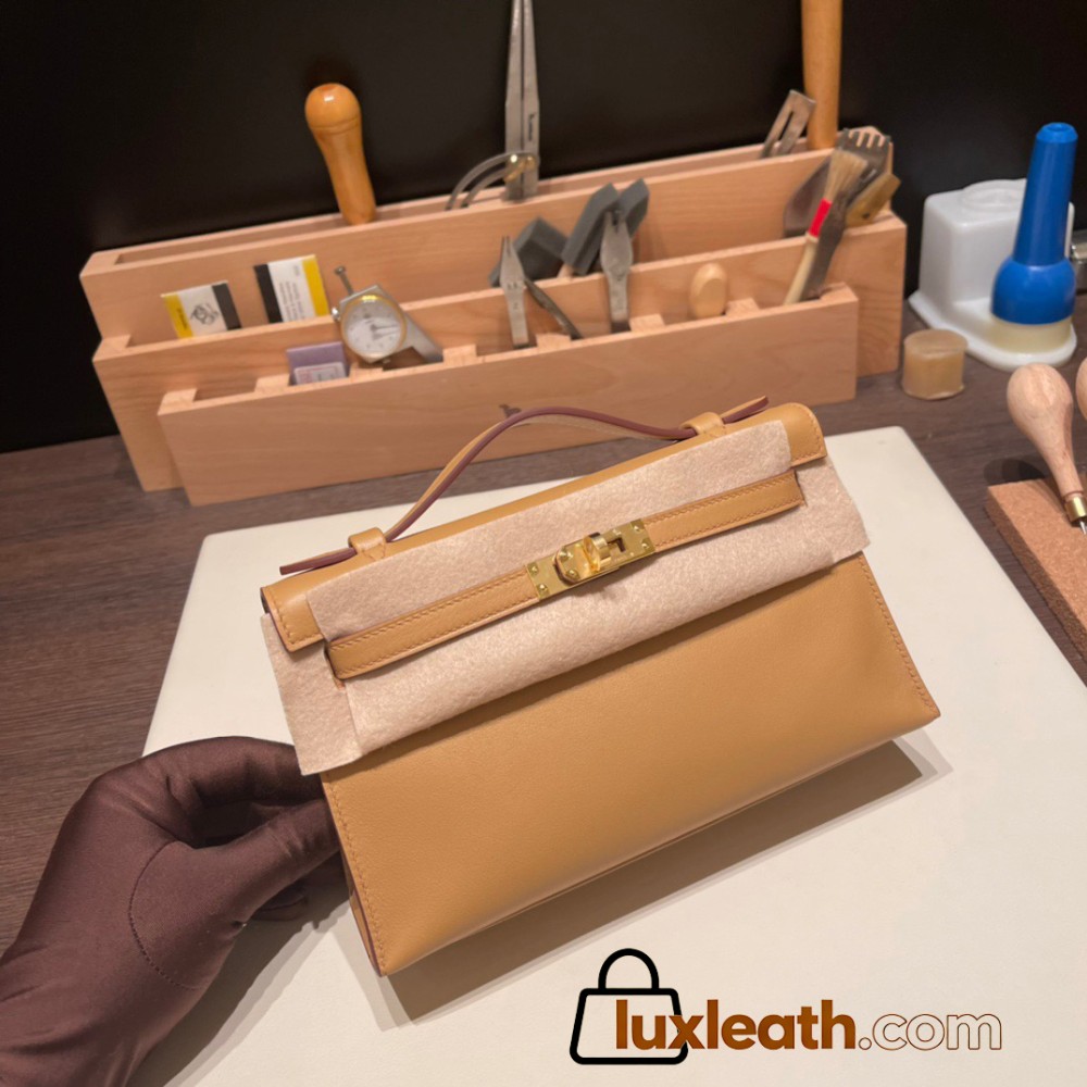  4B /Biscuit  Gold Hardware kelly pochette  swift 