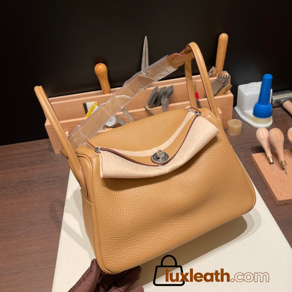 Hermes Lindy 26cm Clemence 4B /Biscuit Silver Hardware lindy26-013