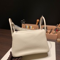 Hermes Lindy 26cm Clemence 10 /Craie Silver Hardware lindy26-037