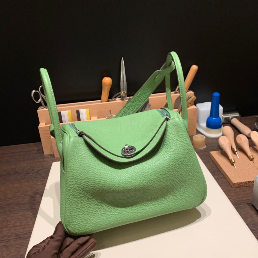 Hermes Lindy 26cm Clemence 3I /Vert Criquet  Silver Hardware lindy26-048