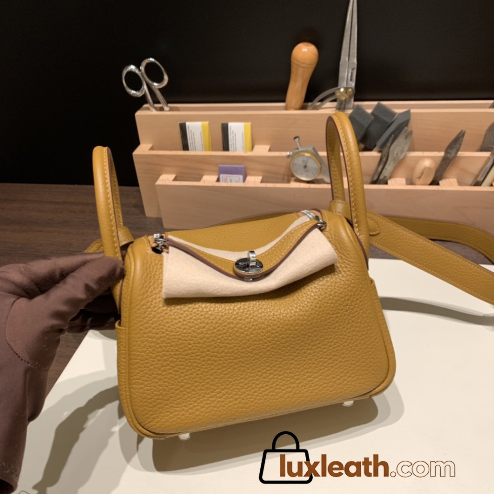 Hermes Mini Lindy Clemence 2S /Sesame Silver Hardware 096