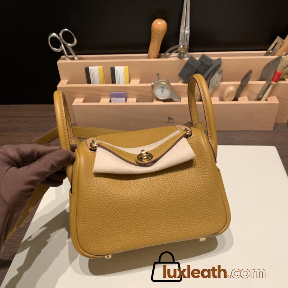 Hermes Mini Lindy Clemence 2S / Sesame Gold Hardware 097