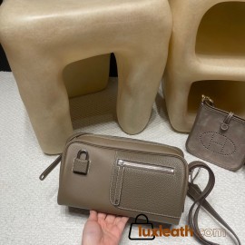  Nouveau on body  18 Étoupe Grey  