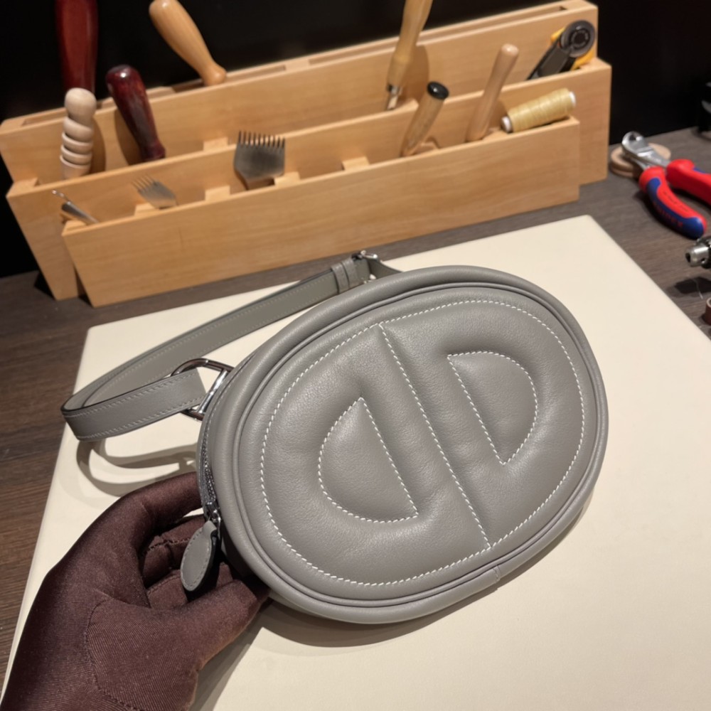 Hermès In the Loop Swift 0L/Gris Meyer Silver Hardware Intheloop-051 Fully Hand-Stitched