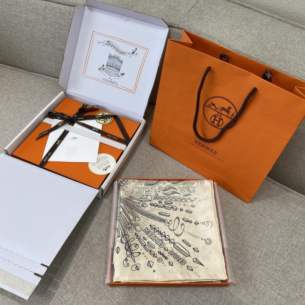 Hermes Connecting 90 Scarf