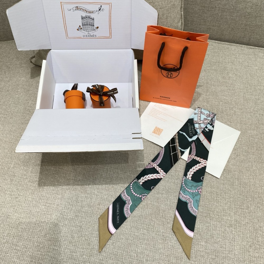 Hermes Grand Apparat Twilly Small Scarf