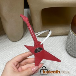 Hermès Bag Charm: Crafted with high-quality materials and exquisite finishing, it is an accessory that adds personality to your bag.