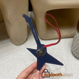 Hermès Bag Charm: Crafted with high-quality materials and exquisite finishing, it is an accessory that adds personality to your bag.