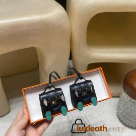 Hermès Bag Charm: Crafted with high-quality materials and exquisite finishing, it is an accessory that adds personality to your bag.